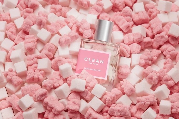 シュガー背景の「クリーン シュガーコーティッド オードパルファム」