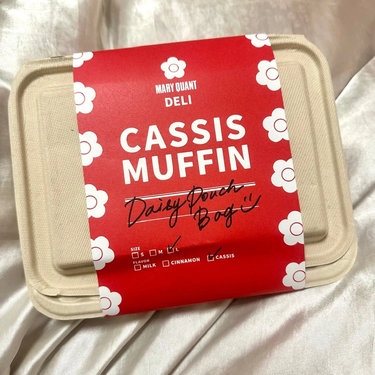 お菓子のようなパッケージのポーチ