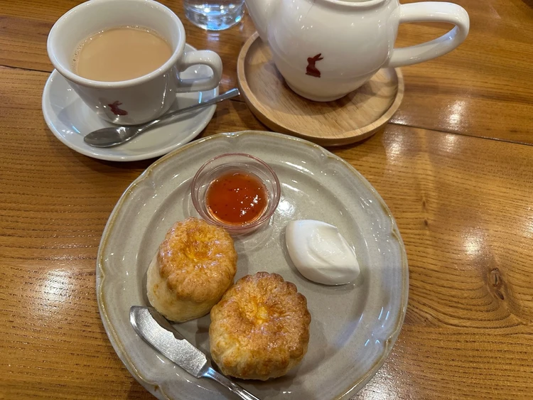 スコーンと紅茶