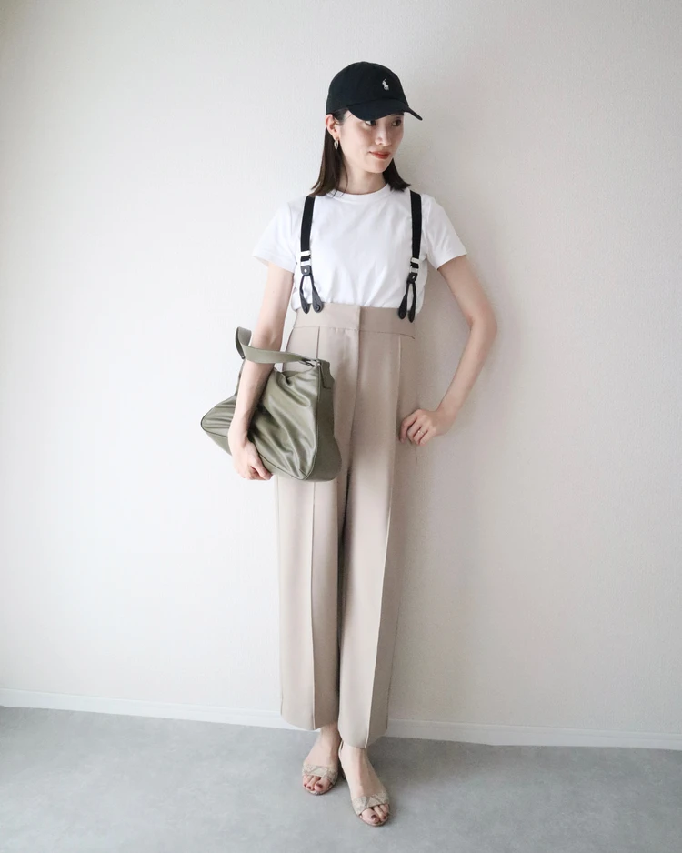 ユニクロ ユー 定番 人気 白 Tシャツ キャップ コーデ UNIQLO サロペット 着回し