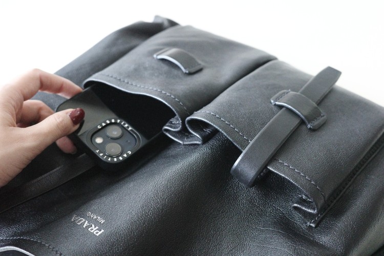 PRADA　プラダ　ルート ラージ　ブラック　ポケット