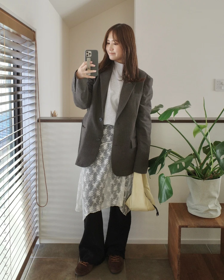 レーススカートは巻く。マンネリ打破&体型カバーを叶える大人のレイヤード術_6