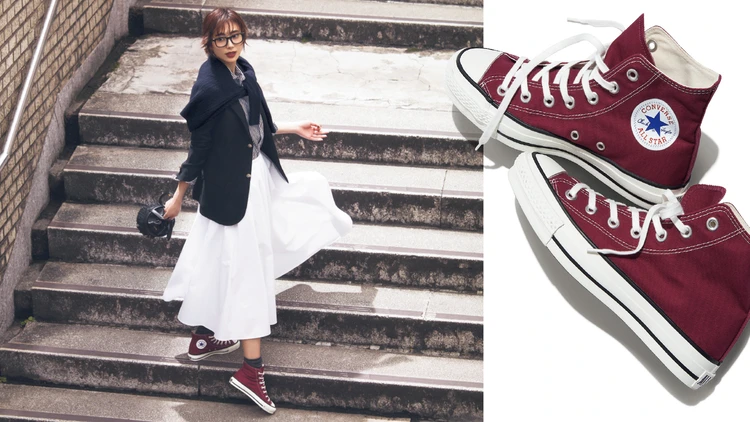 きれいめ派のスニーカーはクラシックな「コンバース」におまかせ! 足もとにボルドーを効かせたトラッドコーデ