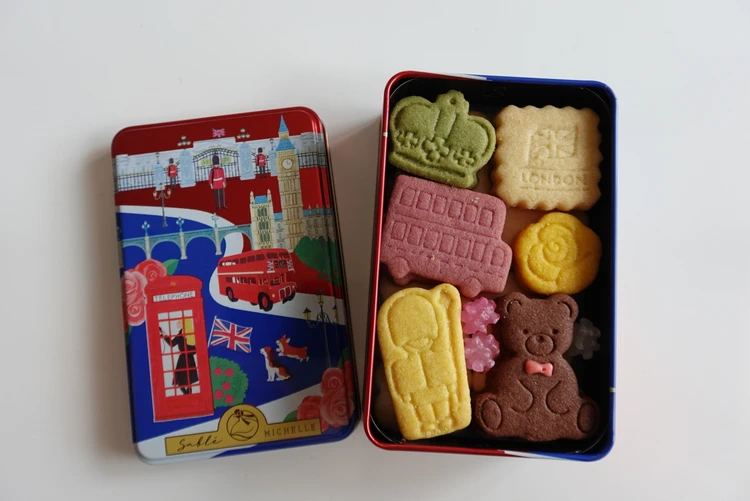缶を開けた様子