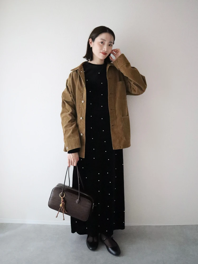 ユニクロ ザラ ZARA UNIQLO AKTE アクテ ワンピース コーデ バッグ チャーム トレンド ブラウン