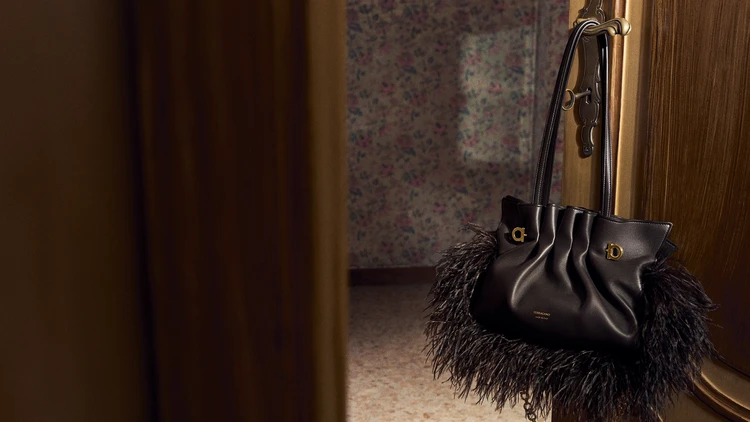 【フェラガモ】横浜高島屋店がリニューアルオープン。同店先行発売のバッグ、数量限定のチャームも!