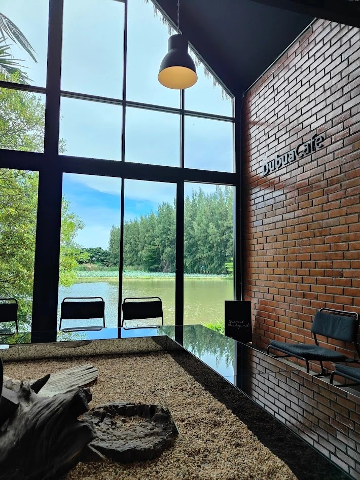 Dubua Café タイ ハスの花 カフェ