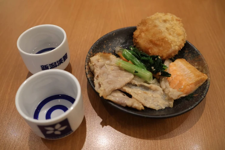 【新潟】朝から日本酒いっちゃう!?地酒飲み比べができるアートホテル【宵酔探訪】_5