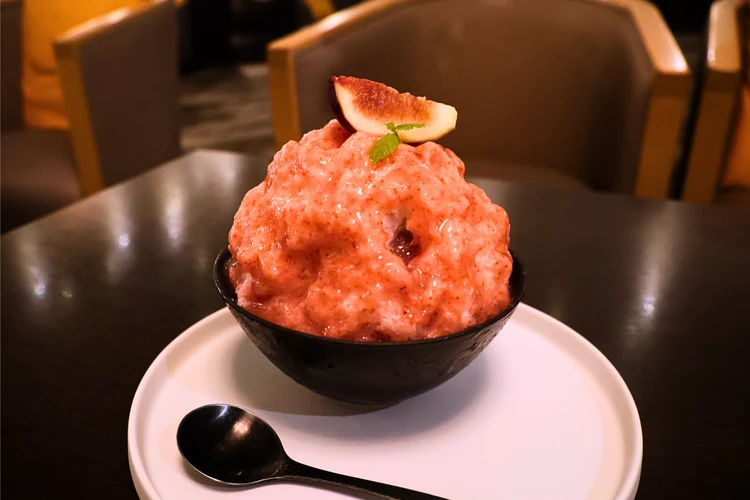 クー・オ・ミディの華やかな無花果パフェ氷