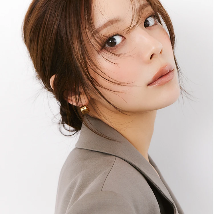 NARSのリキッドブラッシュで、多幸感あふれる頬に【月曜朝の2割増メイク】
