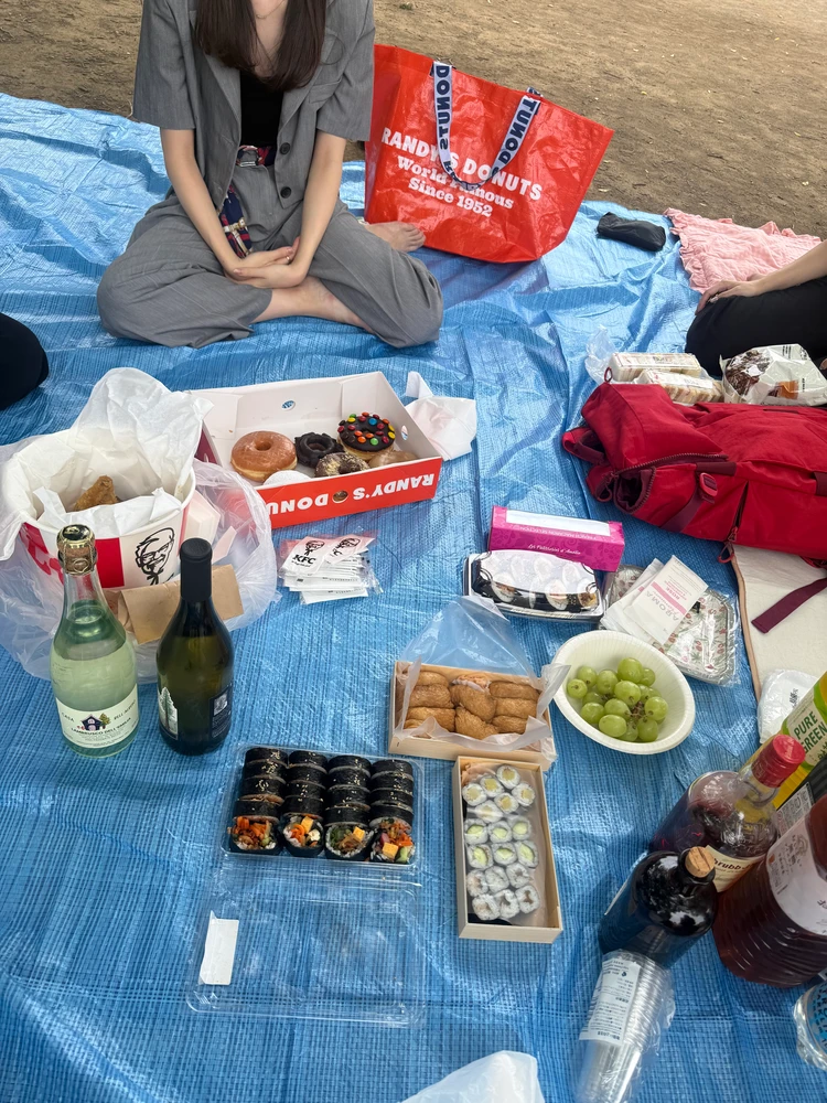 レジャーシートの上はまるで青空バー♡おしゃれなバイラーズ達と楽しむ芝公園ピクニック_1_2
