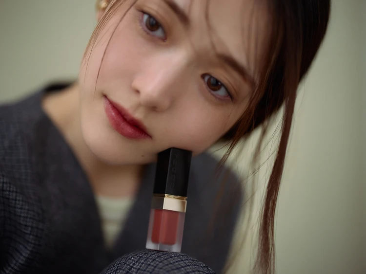 【松村沙友理】『SUQQU』の秋色リップで、ヌーディルックが品よく華やぐ！