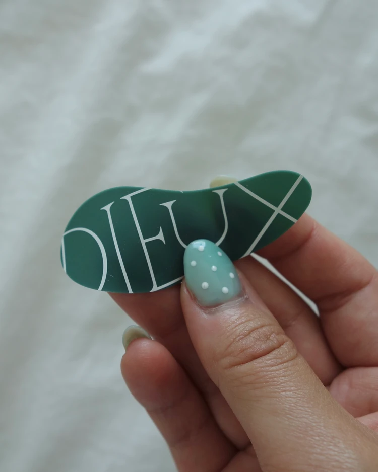SEPHORAで購入したDieux「Forever Eye Mask」。繰り返し使えるシリコン製アイパッチの質感。