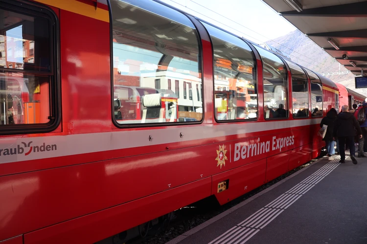 【世界遺産】車窓が美術館！ベルニナ急行で巡る色のコントラストと絶景旅【イタリア⇔スイス】_5