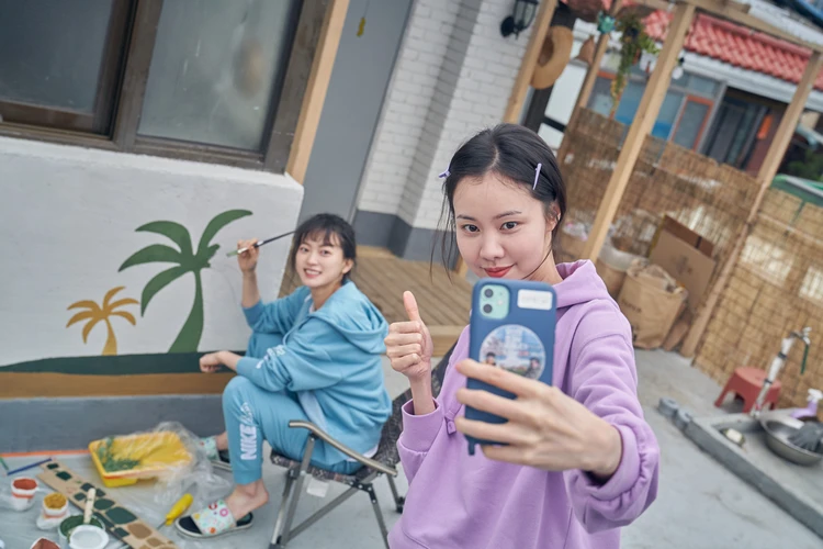 スマホを落としただけなのに ナミとその親友ウンジュ(キム・イェウォン)2ショット