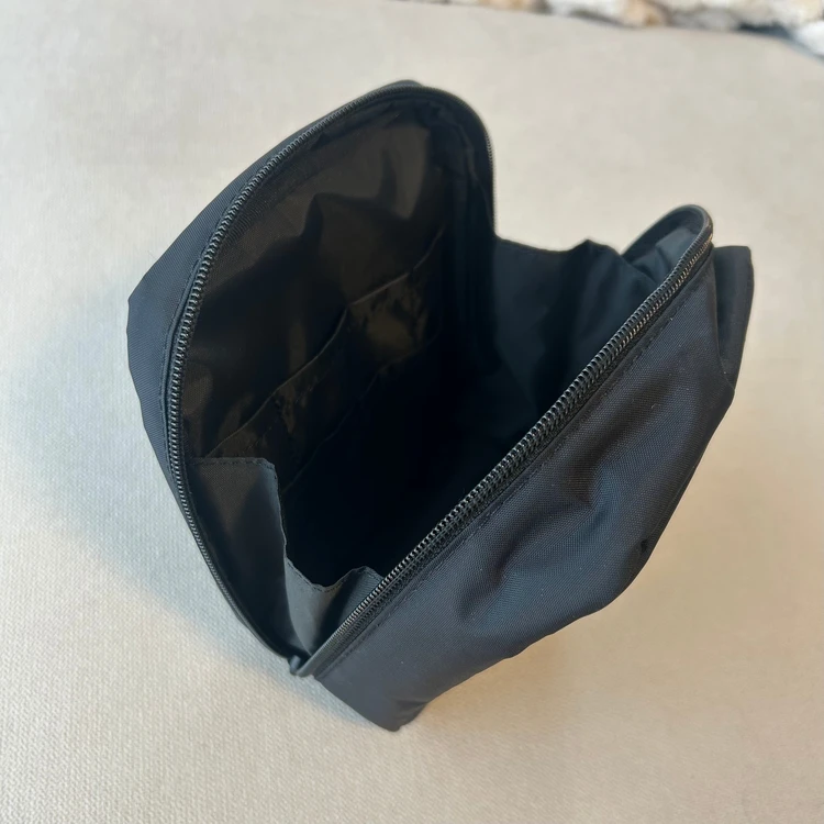 無印良品のナイロンメイクポーチ