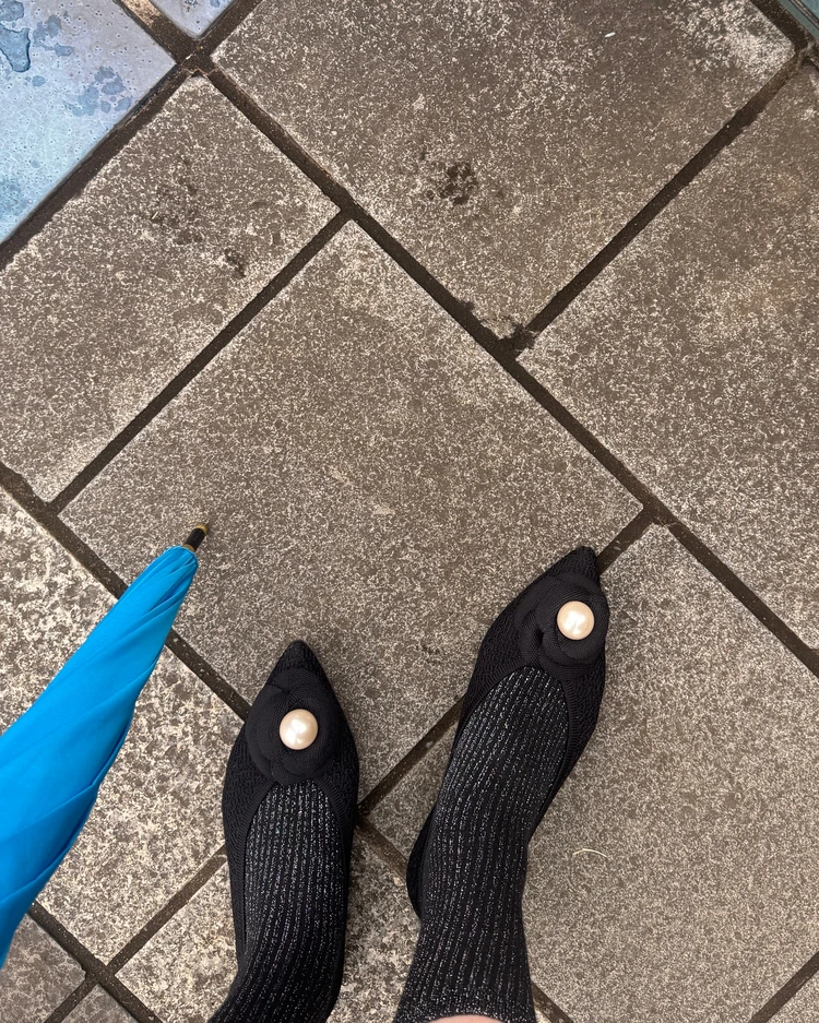 【雨の日コーデ】撥水機能もあるクムウ_ダイアナのニットシューズで快適に_1