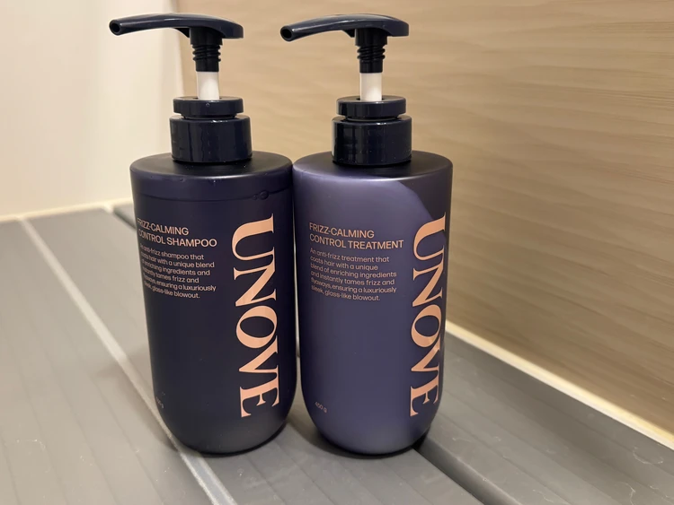 シャンプーとトリートメント　UNOVE アノブ　ヘアケア　30代ヘアケア　FRIZZ-CALMING CONTROL　アノブフリズカーミングコントロール