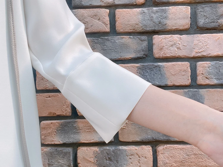履くだけできれい見えに!体型カバーも優秀なブルーパンツ_5