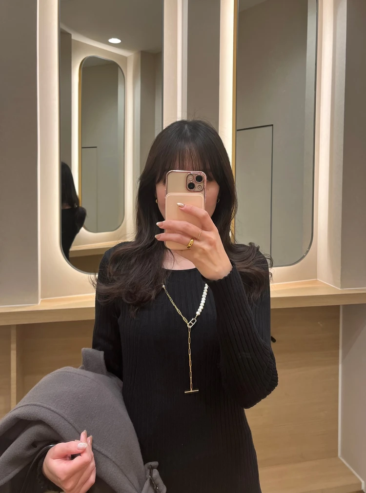 マーメイドラインが美しいBIRTHDAY BASH（バースデイバッシュ）のブラックワンピース_3