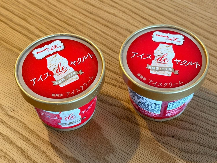 ヤクルトの公式アイス「アイス de ヤクルト」のパッケージ。