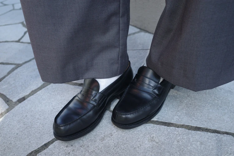 【名品ローファー】J.M. WESTONとつくる、大人カジュアルコーデ_2