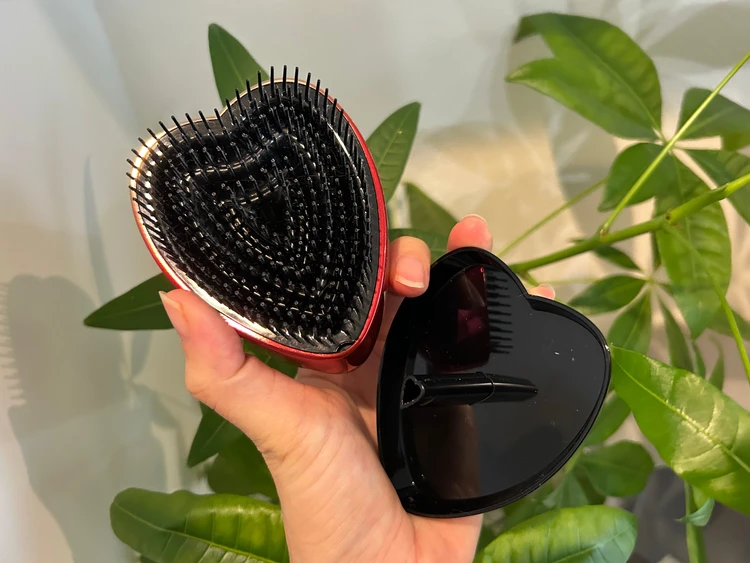 【リファ愛用者が本音レビュー】リファハートブラシで叶うサラツヤ髪!秘密の3段ピンと持ち運びの魅力、プレゼントにも!_3