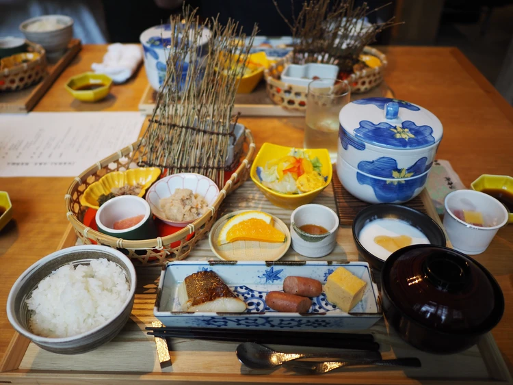 朝食
