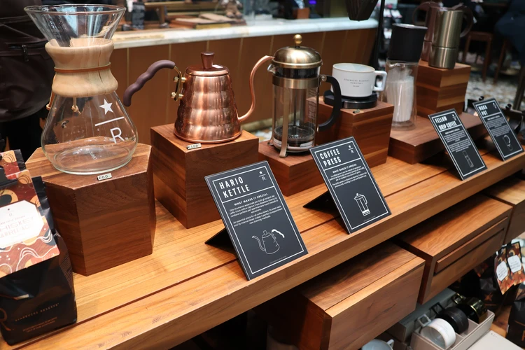 【ミラノ】郵便局？美術館？「世界一美しい」高級スタバの正体をルポ【欧州初】_9_2