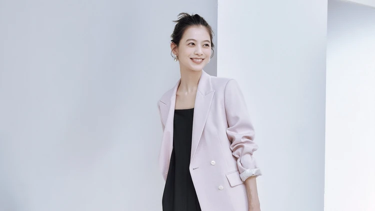 【ジャケットコーデ】オールインワンと合わせてすらっとバランスに【BAILA今日のコーデ】