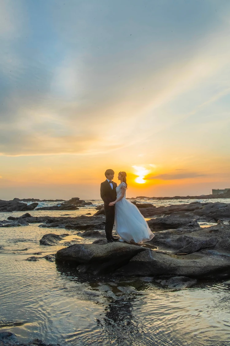 夕暮れ 城ヶ島前撮り 海での前撮り 海辺前撮り 海岸 新郎新婦