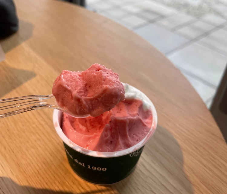 「Giolitti」ジェラート　ストロベリー