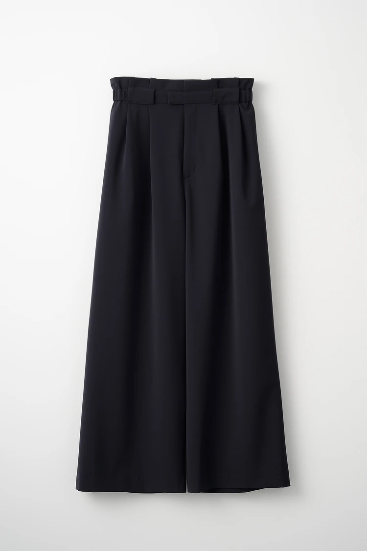 アウディーレ　Smart tuck pants　￥26400