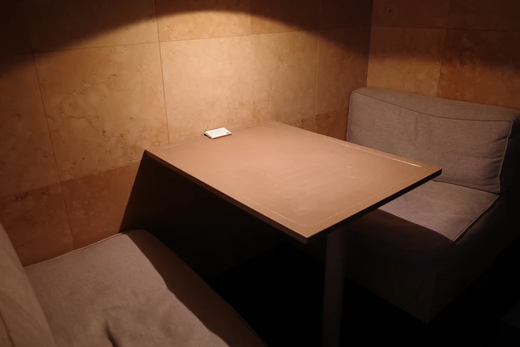 半個室カフェ ソファ席 静かなカフェ abno