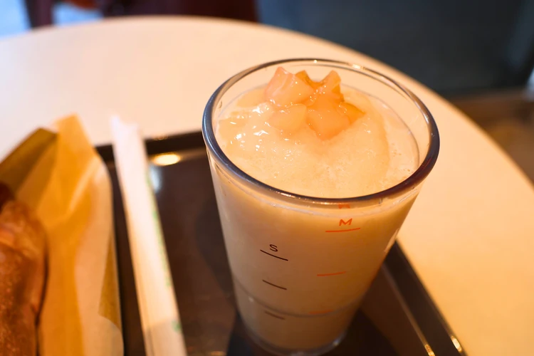 夏の至福、桃ドリンク飲み比べ！マック、モス…みんなの"推し"はどれ？【3選】_5