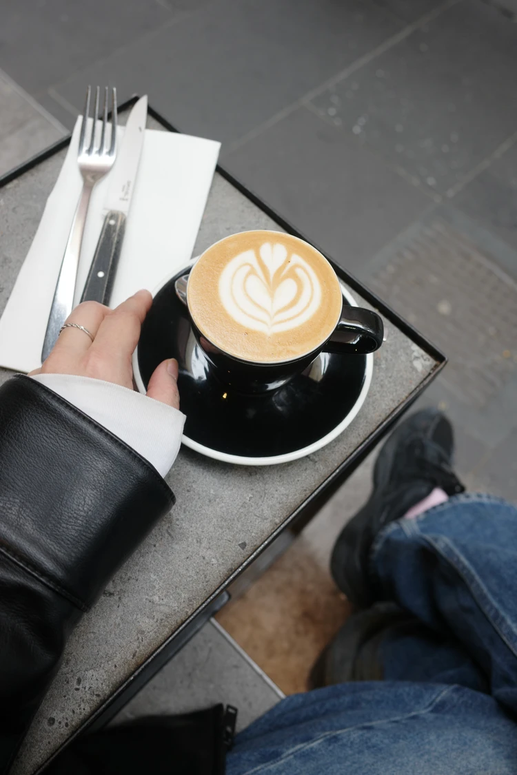 メルボルンのCBDで朝ごはん｜CODE BLACK COFFEEのアボカドトーストは一味違う！？_1_2