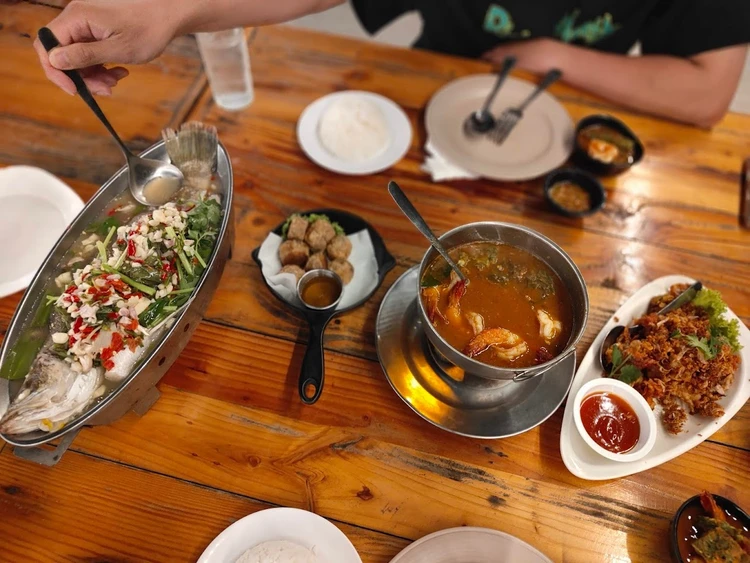 Chomview Seafood　ホアヒン　シーフードレストラン