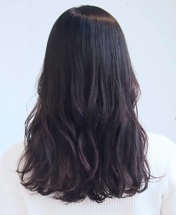 30代ー40代髪型・前髪あり×軽やかレイヤーのバック