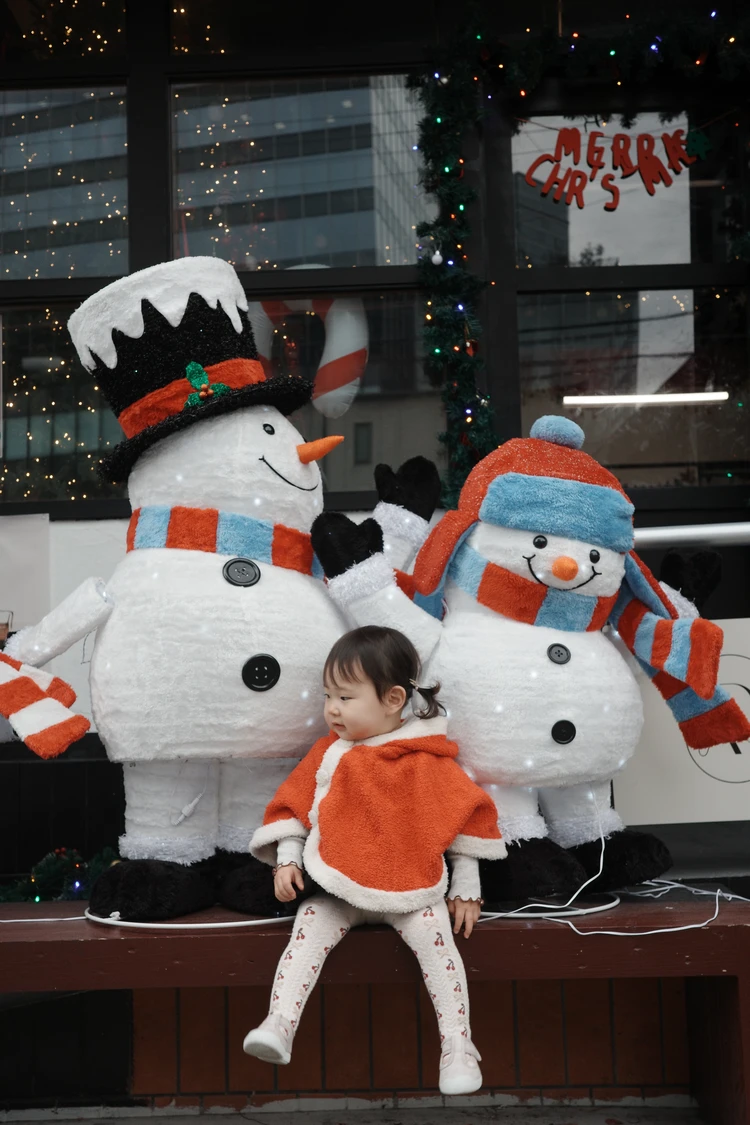 D day 1 Atelierの入口とクリスマス装飾