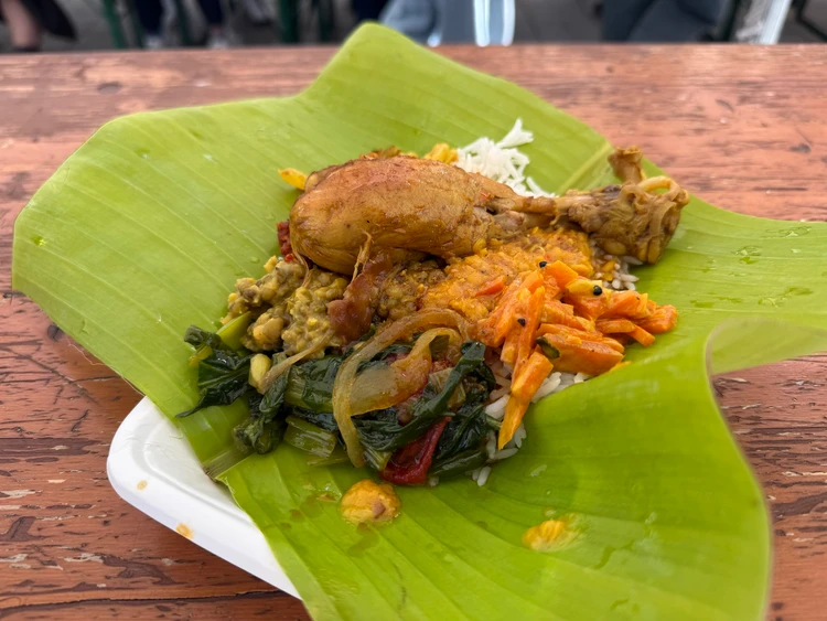 「ARALIYA LANKA」のスリランカカレー チキン