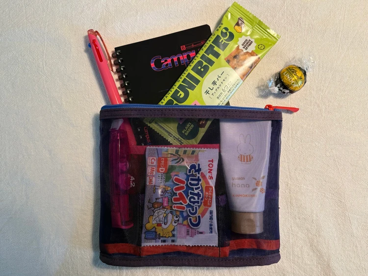 ポーチに入れたBENI BITES