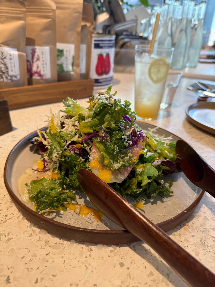 Pizza 4P’s の有機ファームサラダ