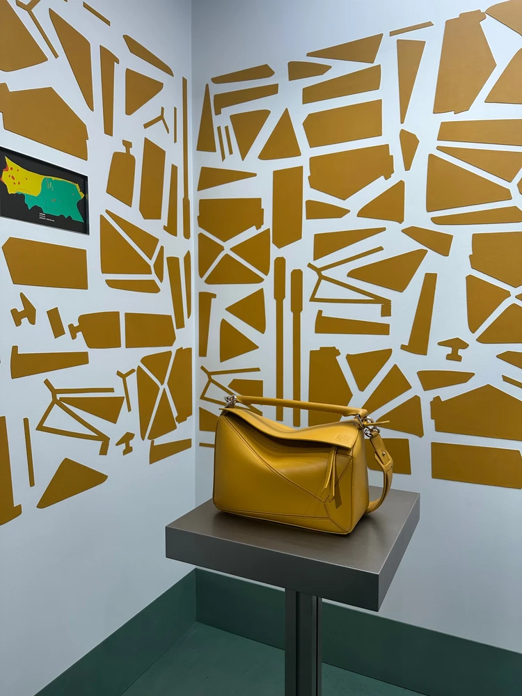 アイコニックなパズルバッグ