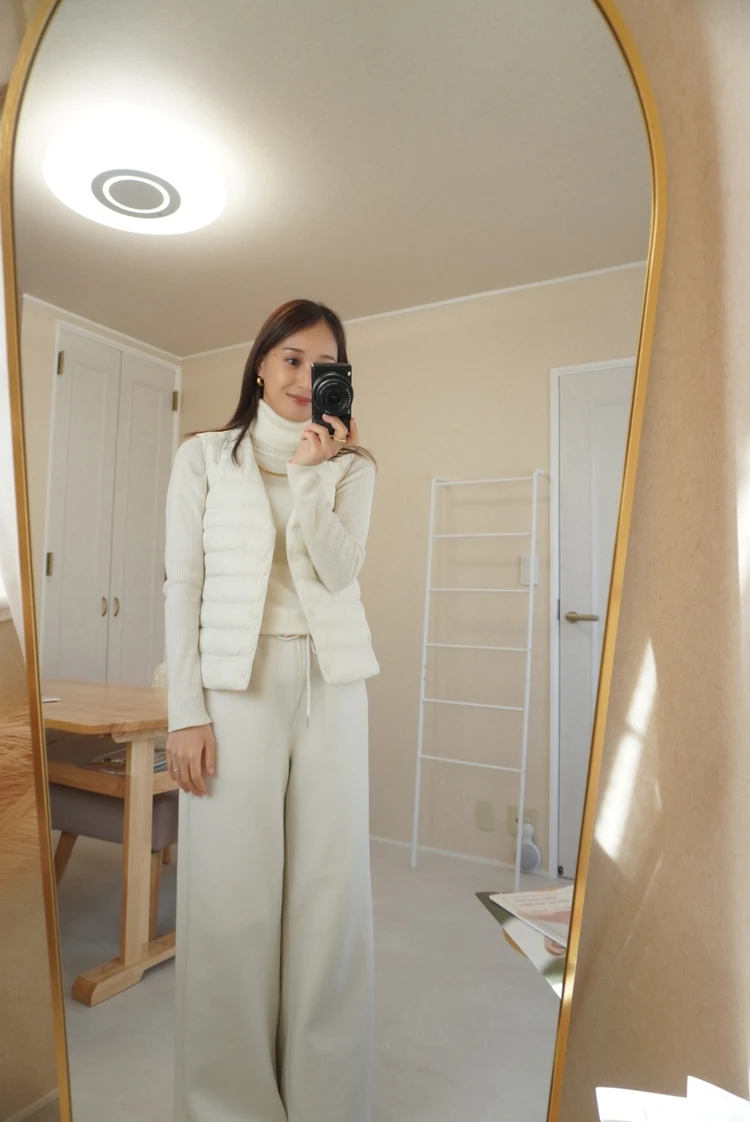 【UNIQLO公式】パフテックベスト オフホワイト着用