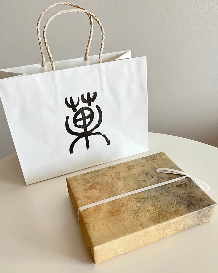 体裁もいい和菓子 手土産 鈴懸 紙袋 包装紙