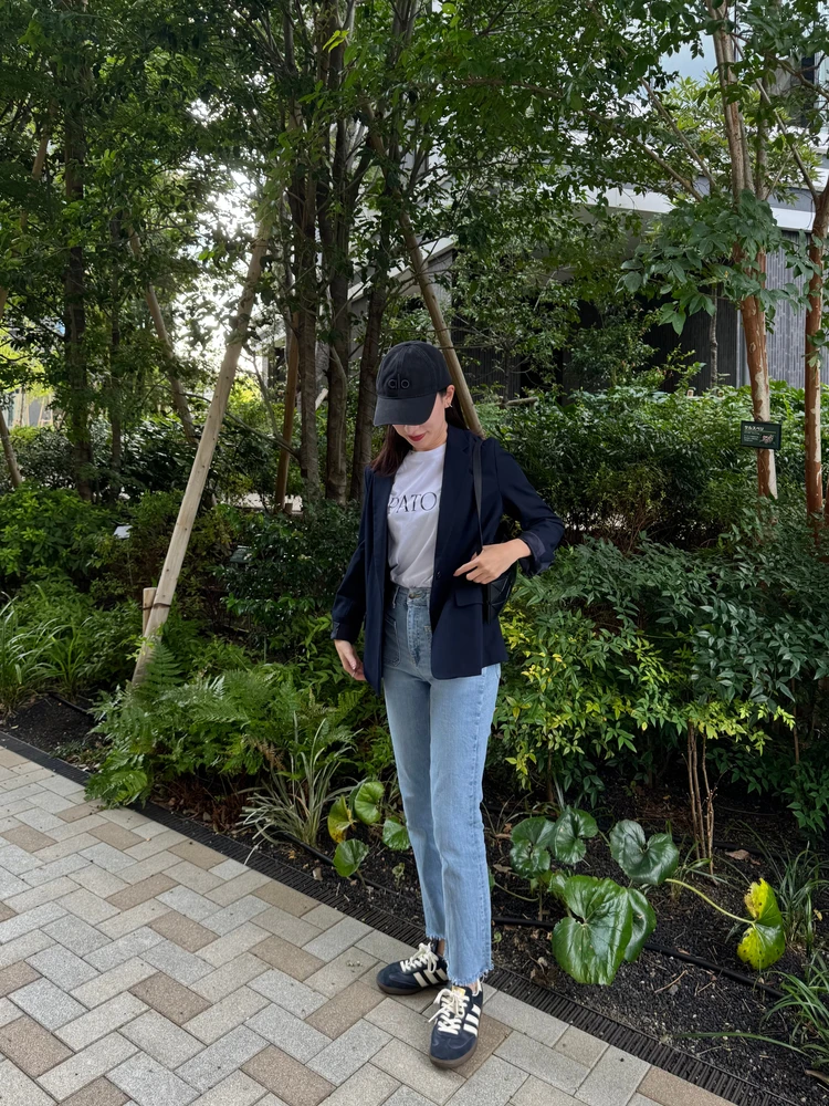 大人のキャップコーデはジャケットと合わせて🤍_4