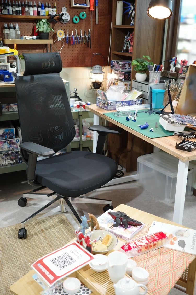 ガンプラ好きの部屋を再現した展示
