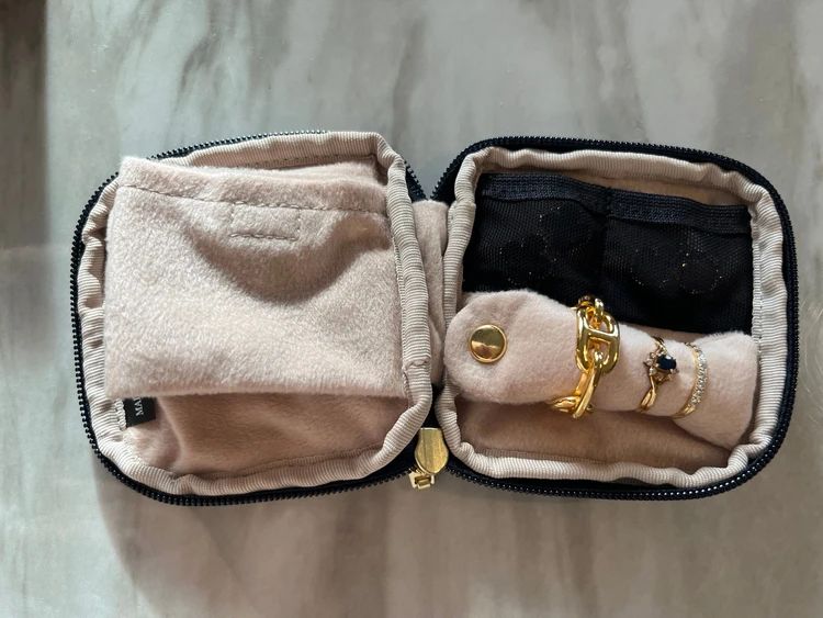 旅行やお出かけに!ジュエリーポーチは日本発ポーチブランドARTISAN&ARTIST(アルティザン&アーティスト)が最高だった!_3