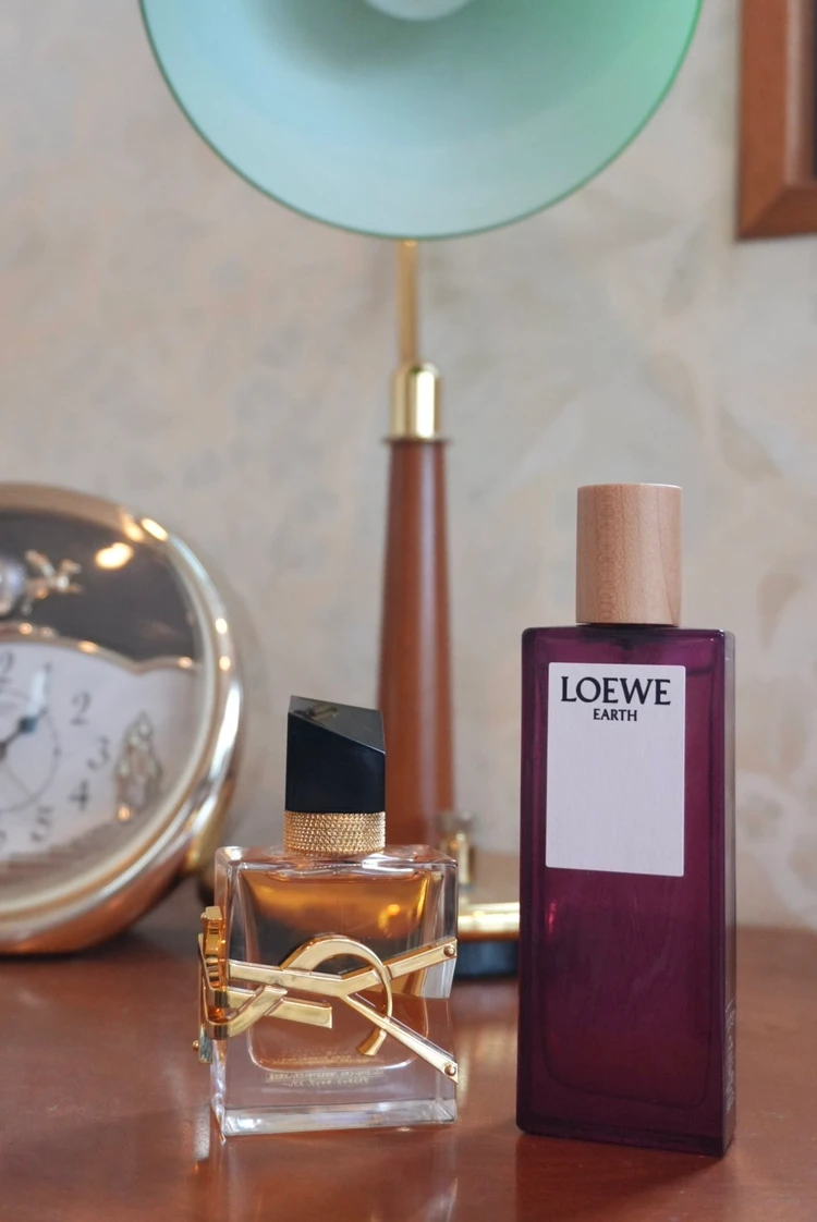 LOEWE アースとYSL オーデパルファムの愛用香水2本