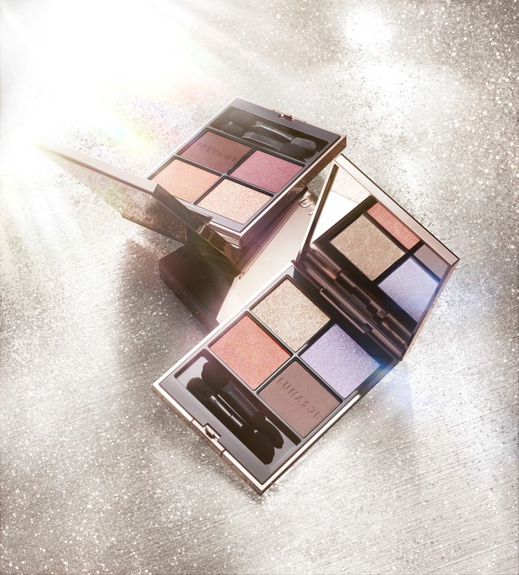 2025 クリスマスコフレ ホリデー 限定品 LUNASOL ルナソル アイカラーレーションN 限定2種 各¥7700(2025年11月21日数量限定発売) *写真手前:EX12、奥:EX13